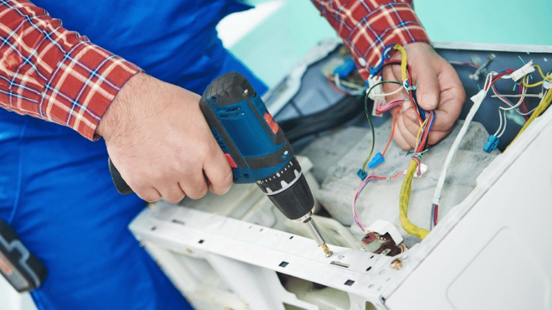 Akyazı Arçelik Arçelik çamaşır makinesi kart tamiri – Su almama arızası orijinal parça ile giderildi. - Teknik servis örneği